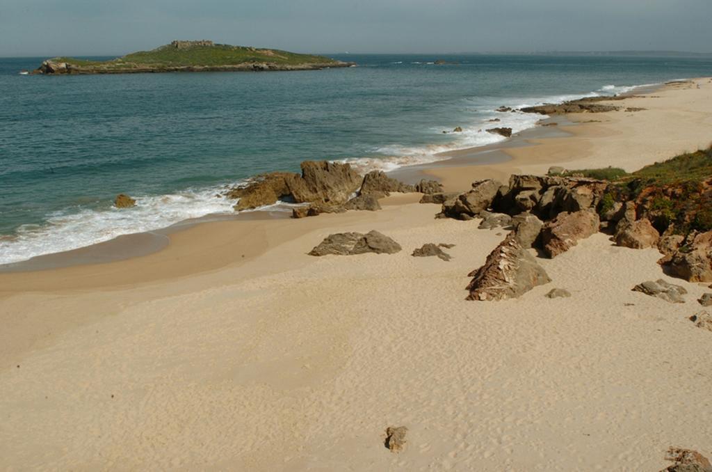 Parque De Campismo Da Ilha Do Pessegueiro Hotel Порту Кову Стая снимка
