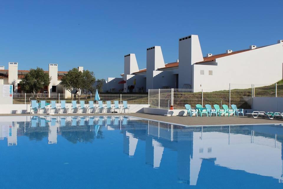 Parque De Campismo Da Ilha Do Pessegueiro Hotel Порту Кову Екстериор снимка